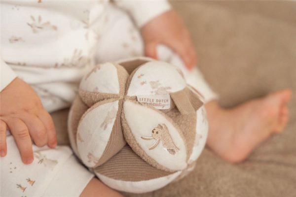Pelota Montessori Baby Bunny • Little Dutch - Imagen 5